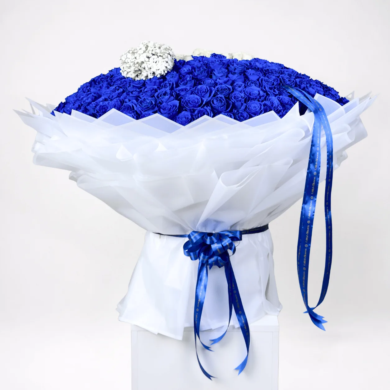 Grand 301 Blue Roses Personalised Number Bouquet
