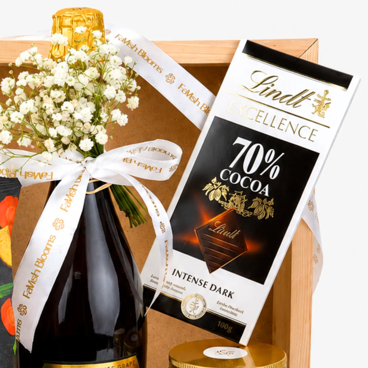 Elegant gourmet gift hamper with almonds, cashews, pistachios and premium treats