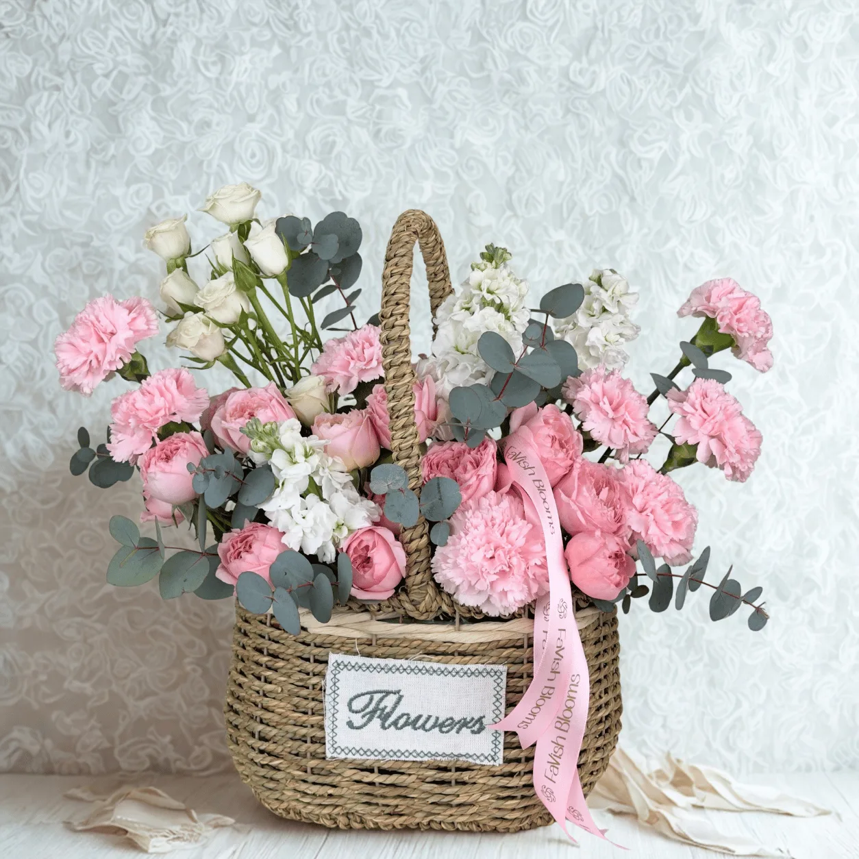 Luxury flower basket with Juliette roses and matthiola for birthdays and anniversaries in Dubai.