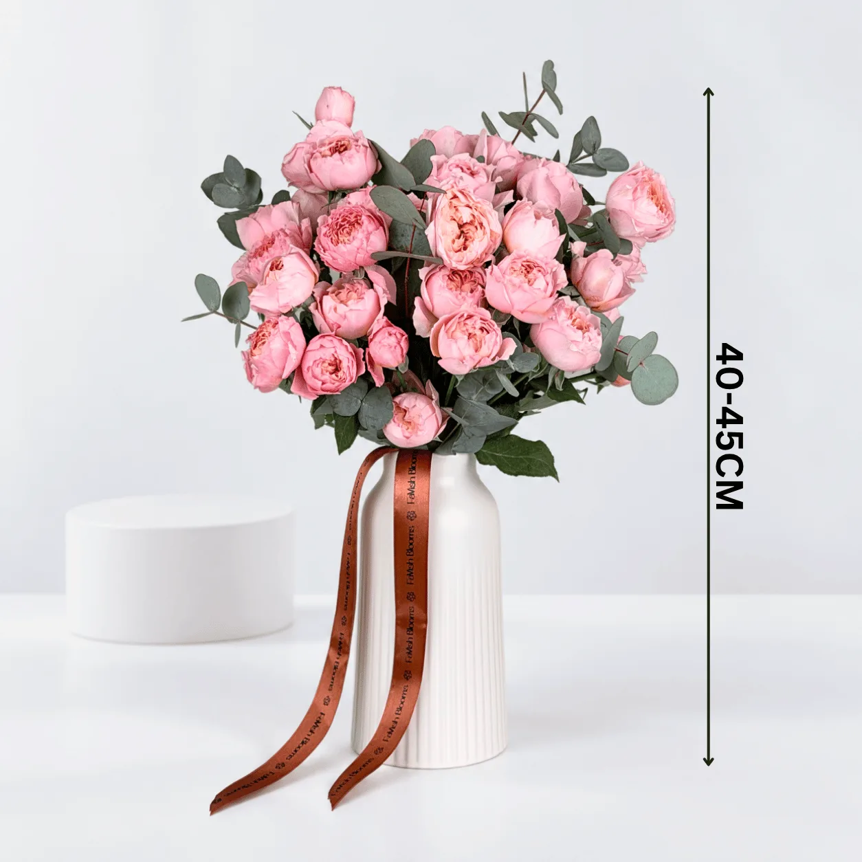 1. Premium Juliette spray rose vase arrangement for sophisticated home décor and gifting in Dubai.