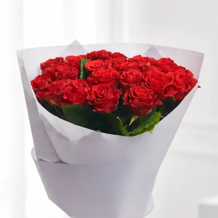 Premium 19 red roses Eltoro bouquet for romantic occasions