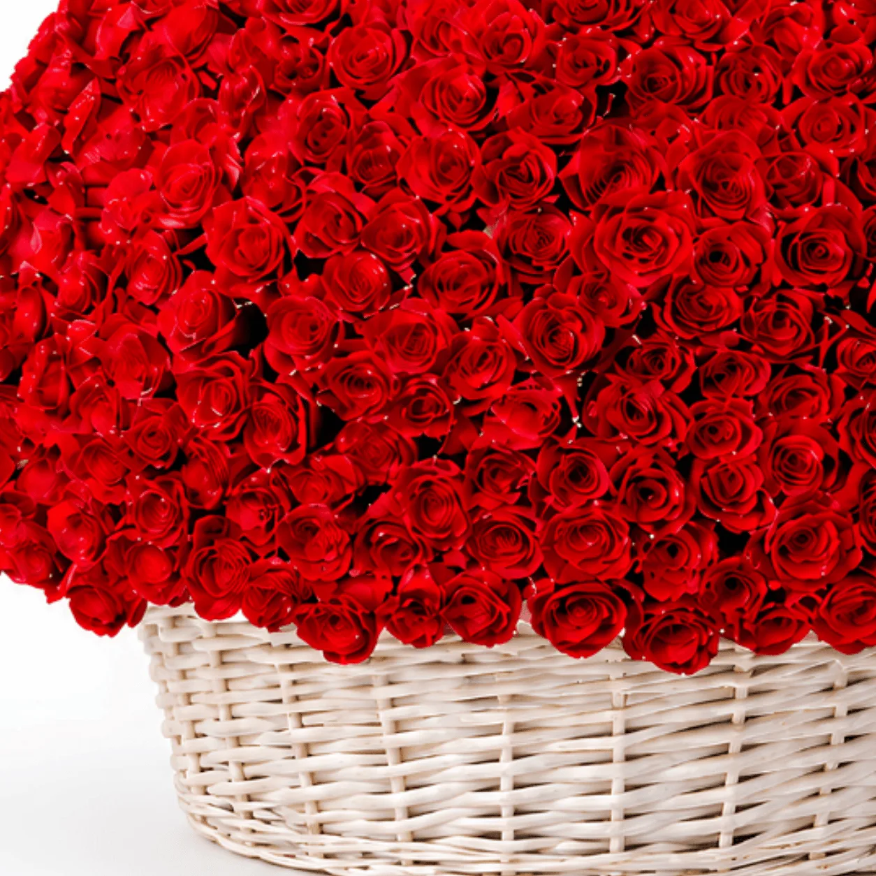 Royal 801 Red Roses Basket