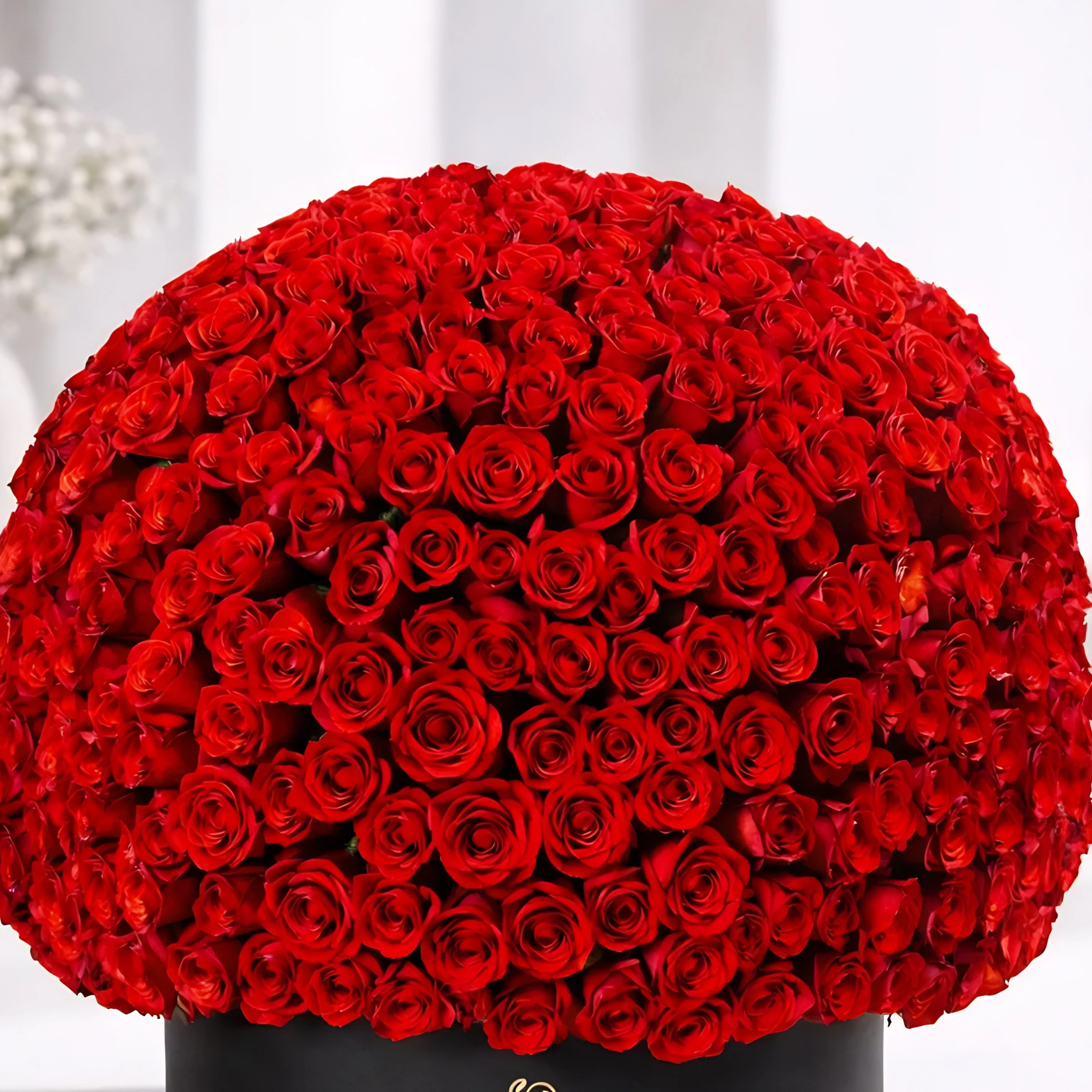 A Year of Love – 365 Red Roses Hat Box