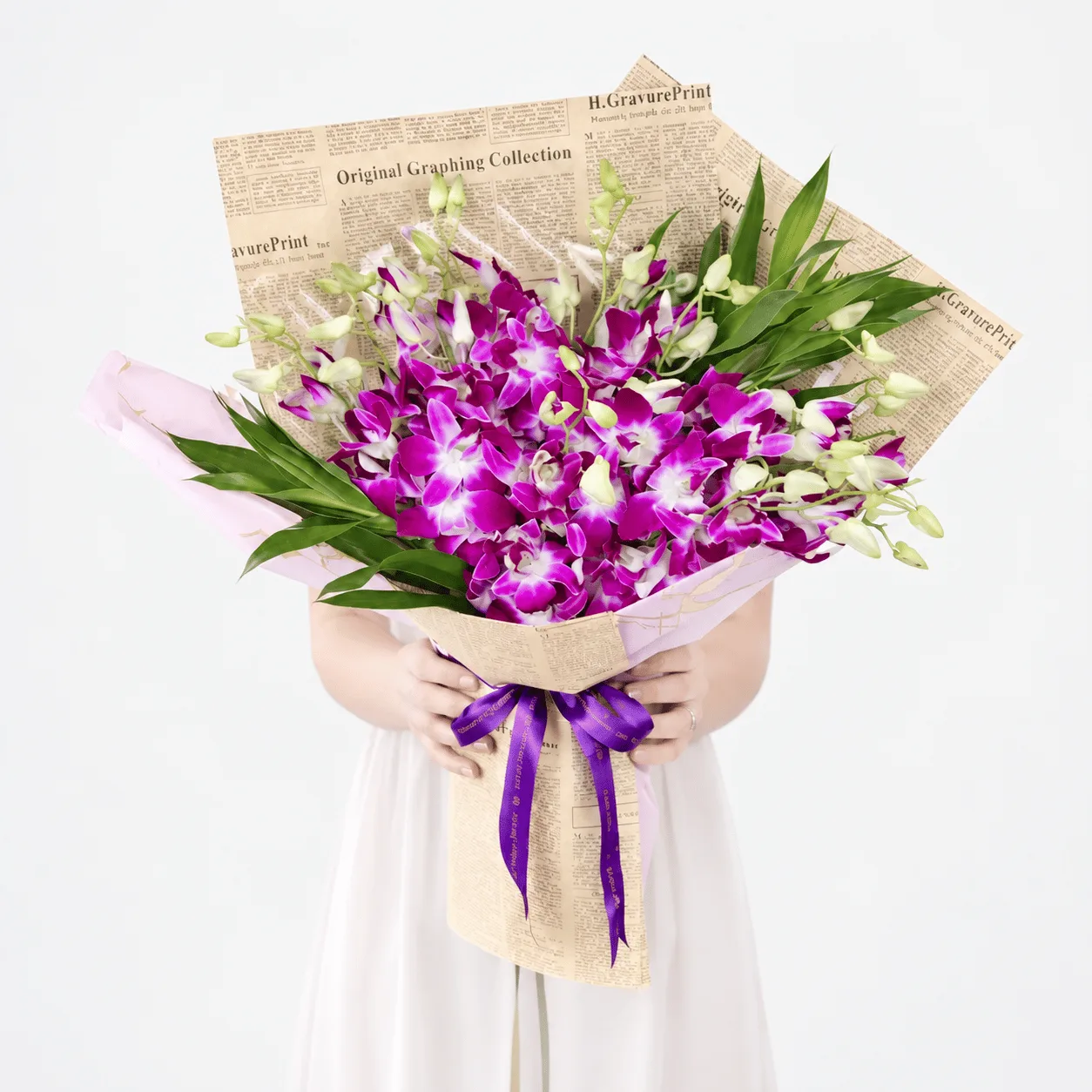Luxury 15-stem purple orchid bouquet beautifully designed for sophisticated gifting in Dubai.