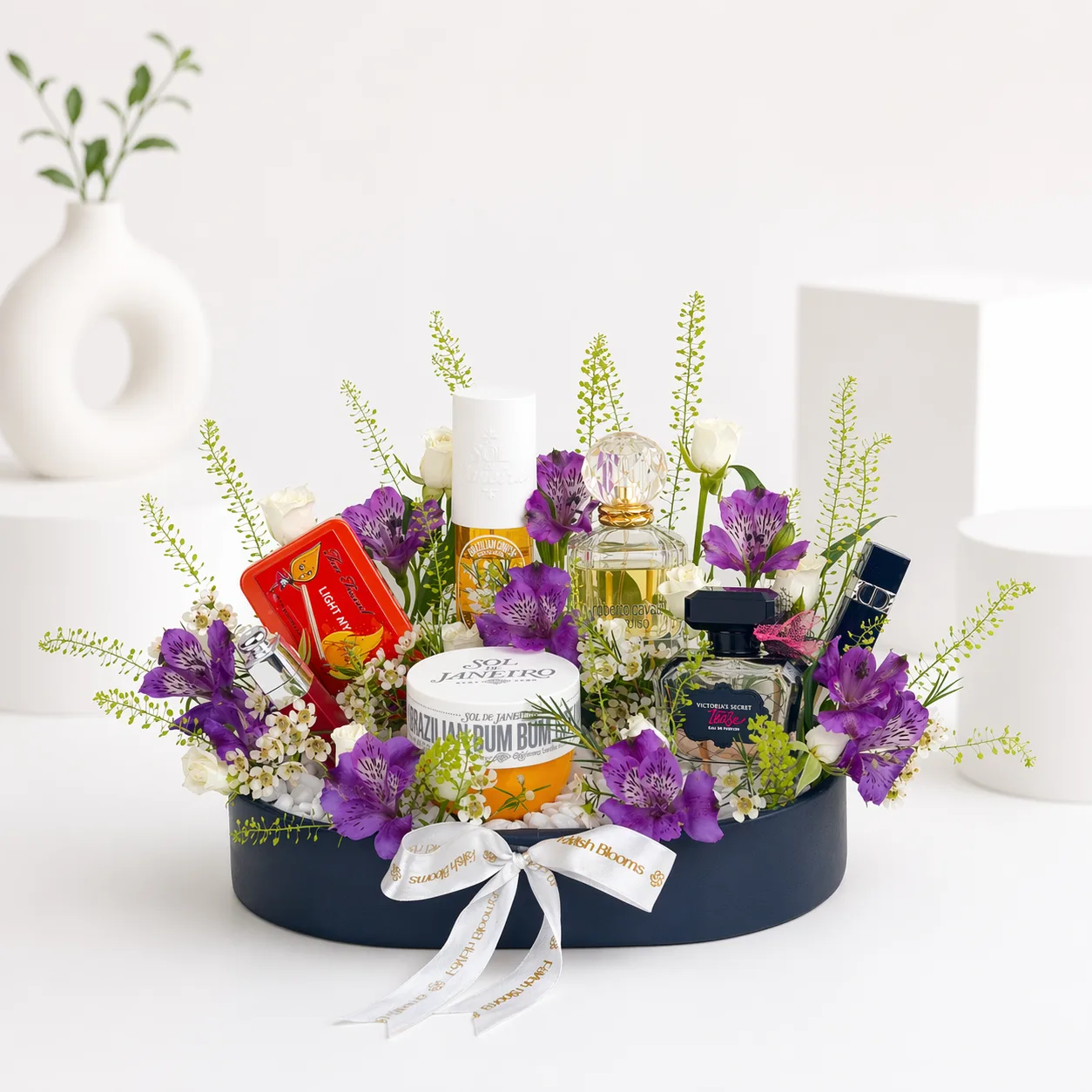 Luxury flower and beauty gift tray