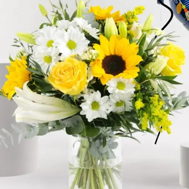 Bright Father’s Day flower vase arrangement with balloons for dad celebration gift