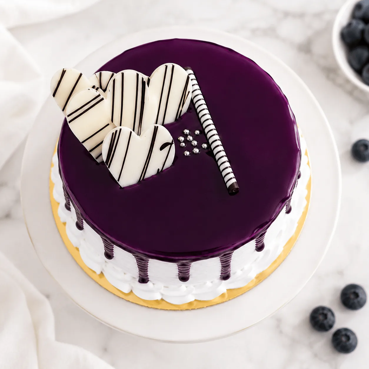 Premium Blueberry Vanilla Cake by FaVish Blooms Dubai for sweet gifting