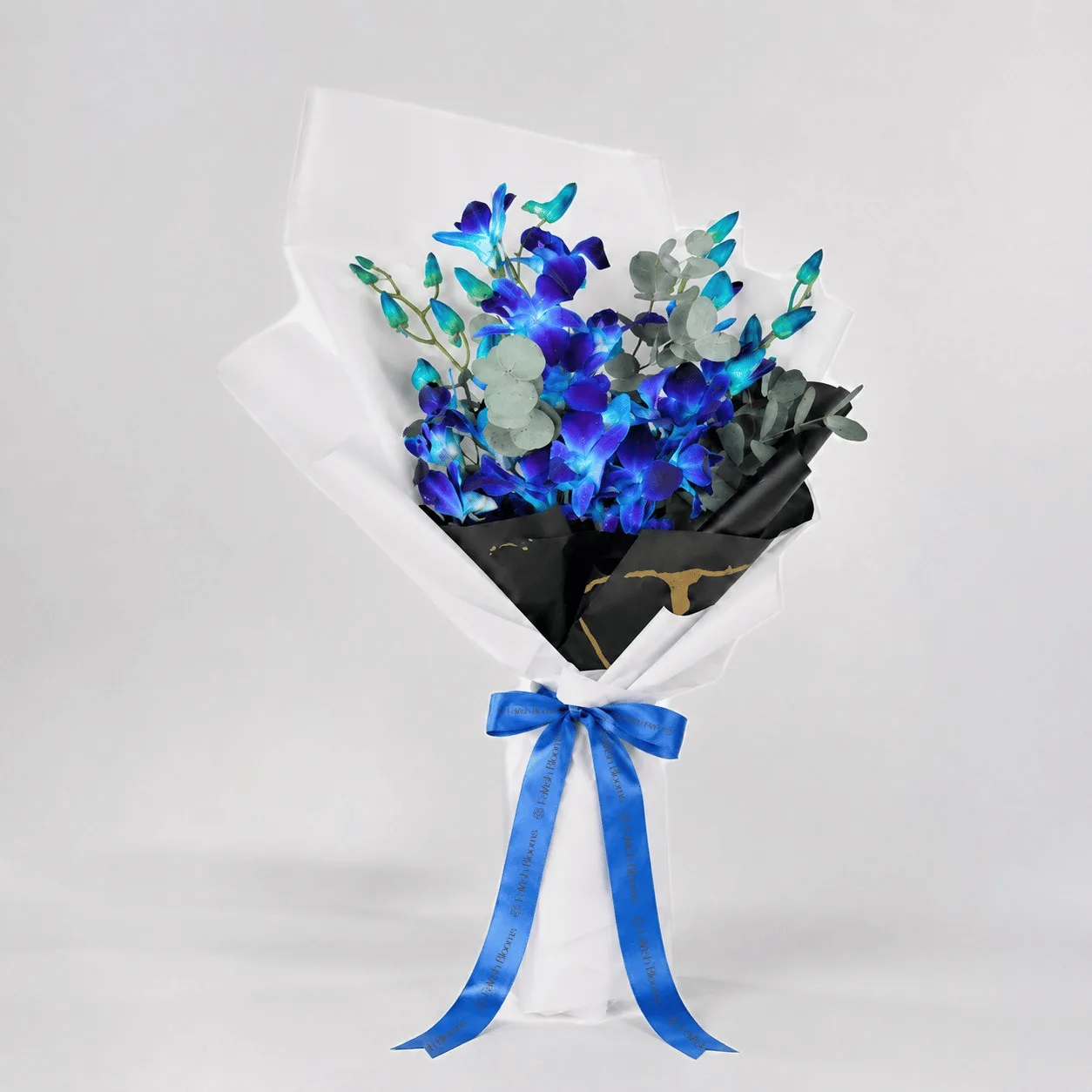 Elegant flowers and cheesecake combo gift for anniversaries and special occasions